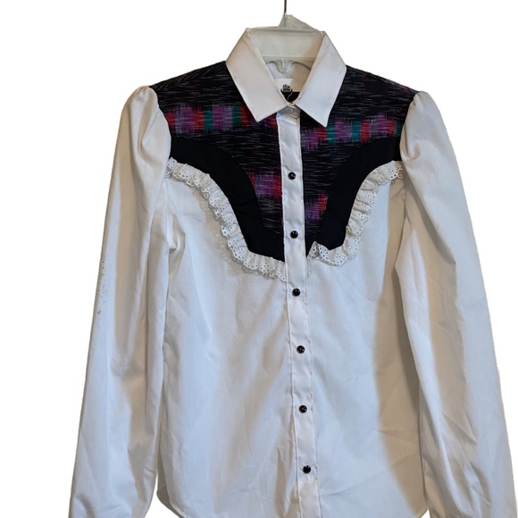 Women's Ranch and Town  Ruffle Front Pearl Button Western Long Sleeve Shirt SZ 8 - Picture 1 of 3